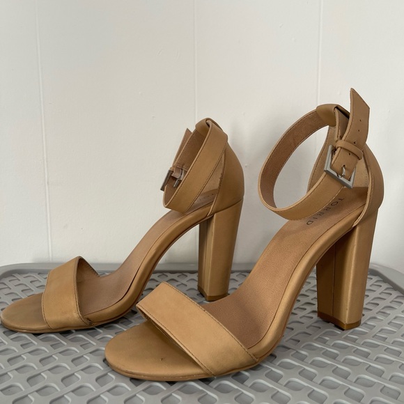 Torrid heels 10 wide - Picture 2 of 4